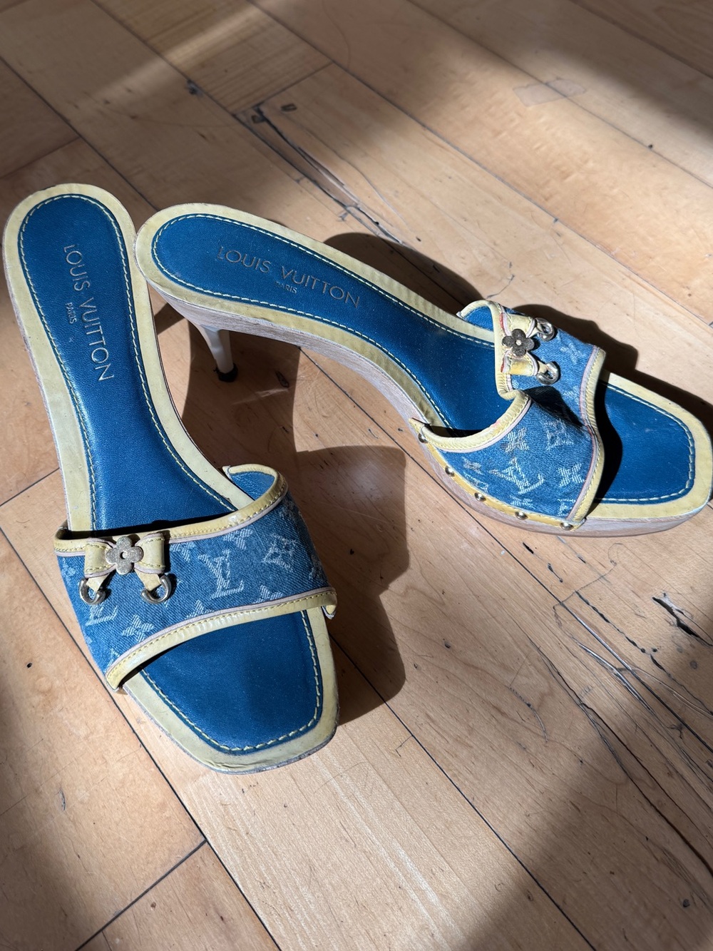 Louis Vuitton Denim Monogram Blue and Cream Slide Mules - Picture 1 of 4